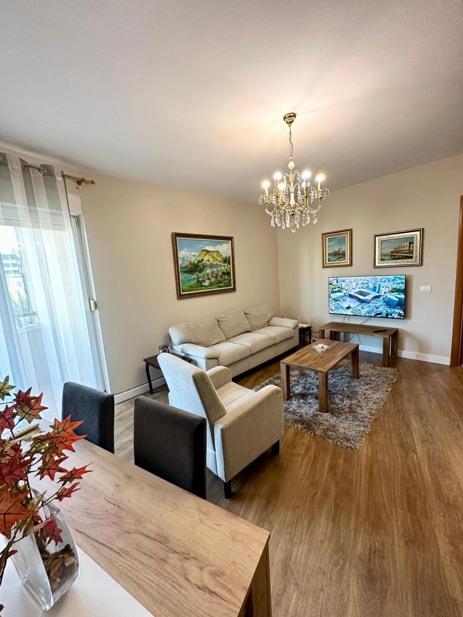 Kk Air Albania-centrally Located Appartement