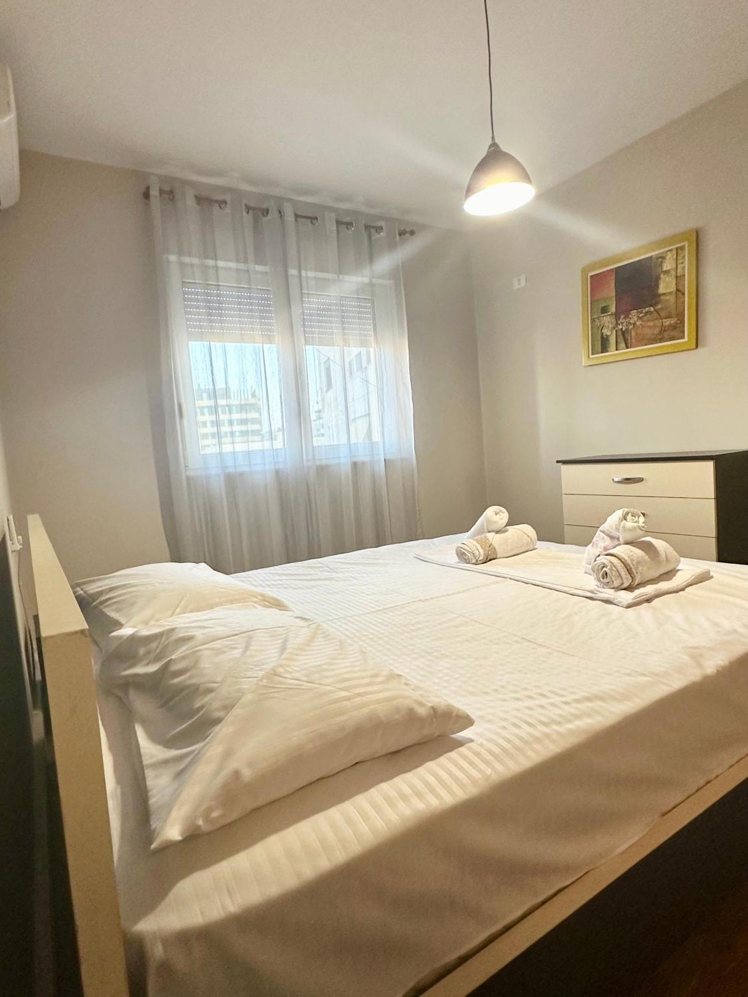 Kk Air Albania-centrally Located Appartement